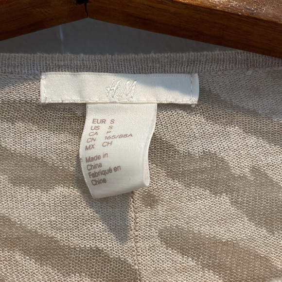 H&M long sleeve - Picture 2 of 3